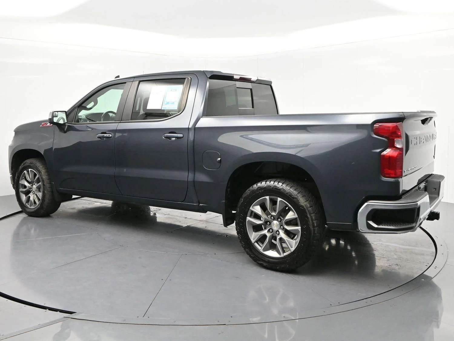 Used 2021 Shadow Gray Metallic Chevrolet LT image 5