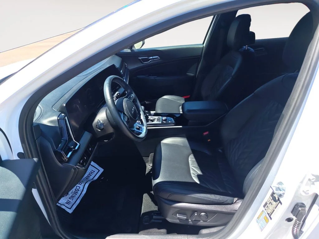 Used 2023 White Kia X-Pro Prestige image 9