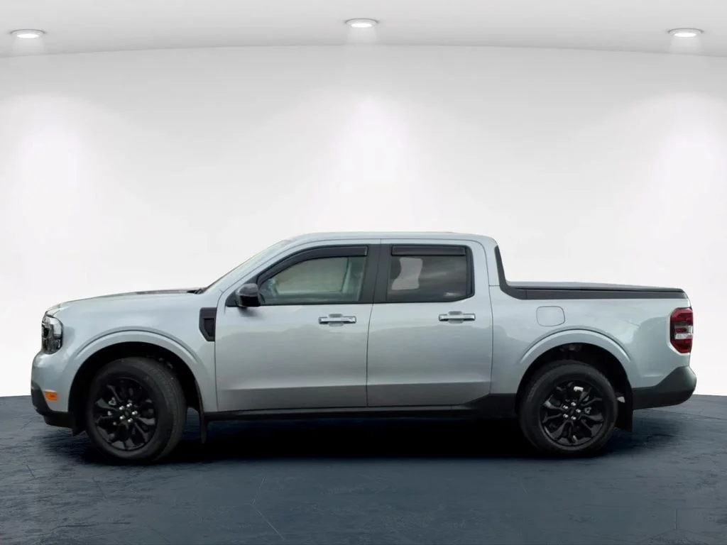 Used 2024 Silver Ford Lariat image 14