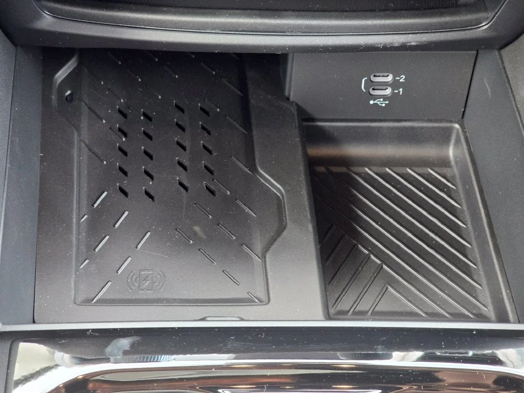 New 2027 White/off-white Chrysler Limited image 34