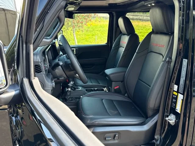 New 2026 Black Clearcoat Jeep Rubicon X image 17