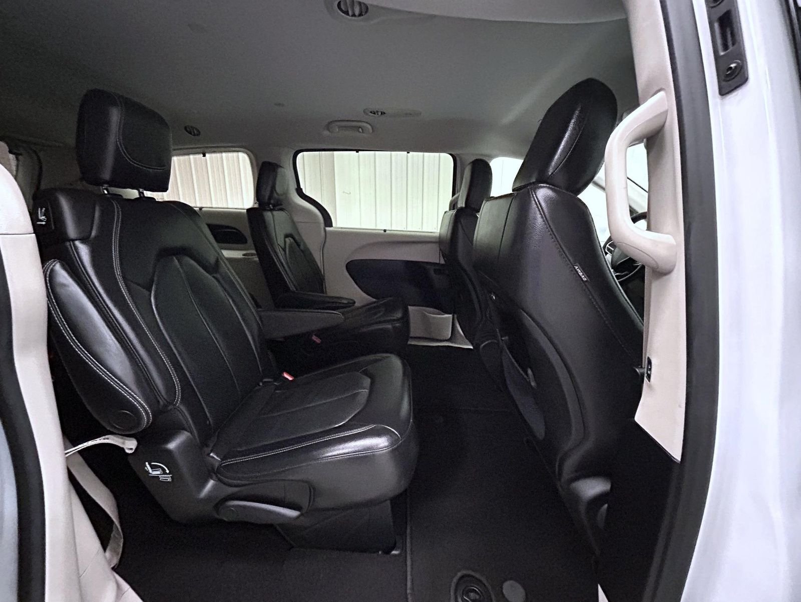 Used 2022 White Chrysler Touring L image 17