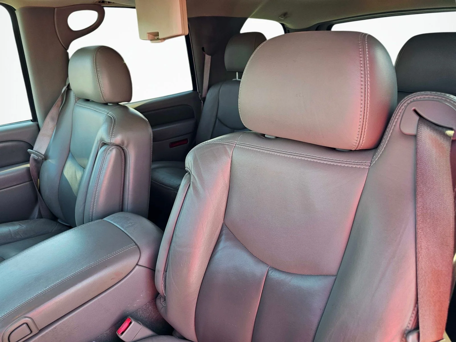 Used 2005 Summit White GMC Denali image 18