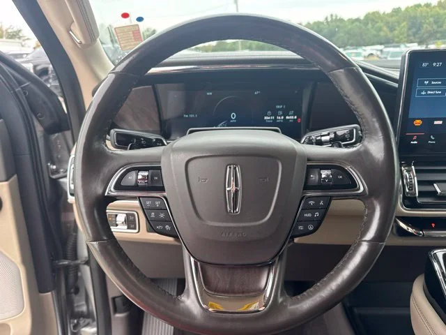Used 2023 Silver Lincoln Reserve image 32