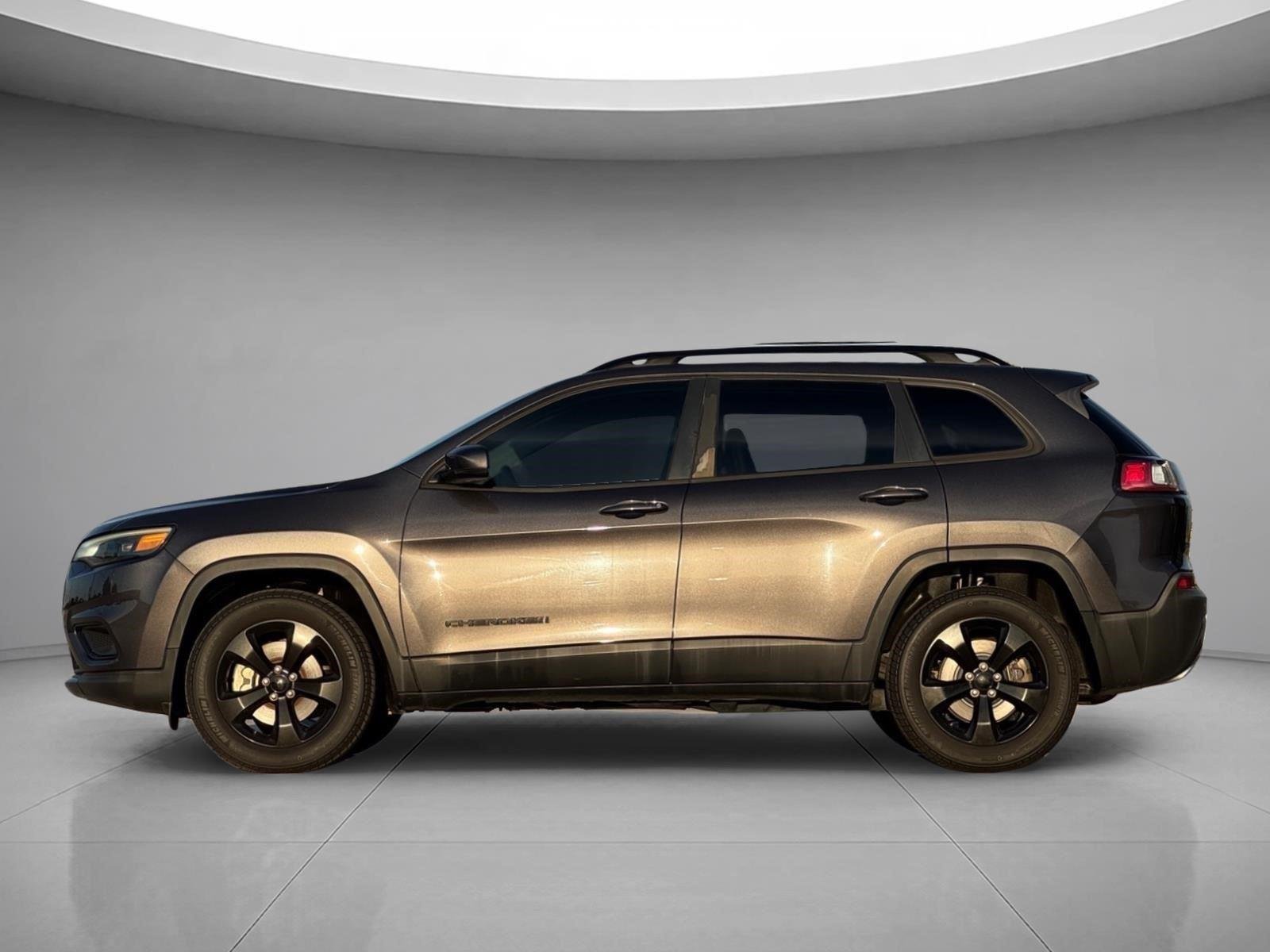 Used 2019 Sting-Gray Clearcoat Jeep Altitude image 2