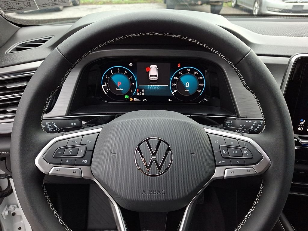 New 2026 White/off-white Volkswagen SE w/Technology image 10