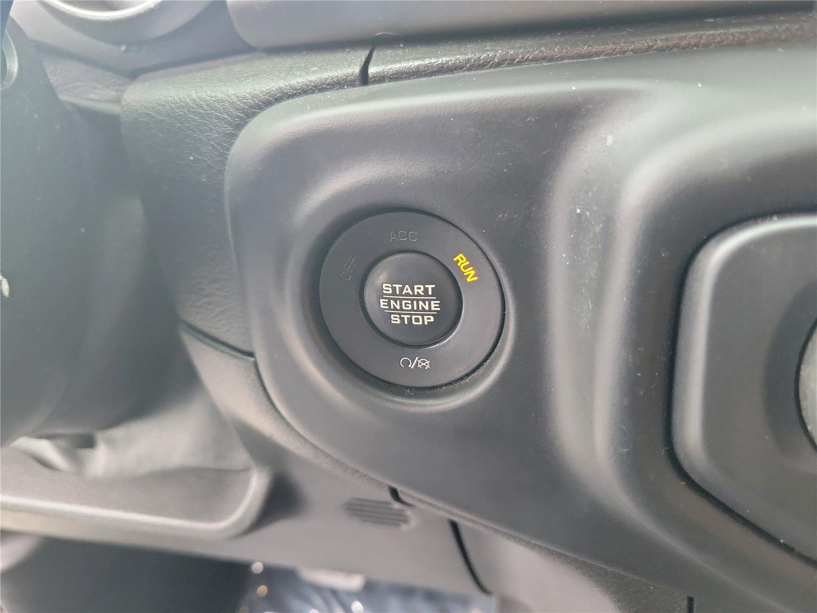 Used 2020 Bright White Clearcoat Jeep Sport S image 23