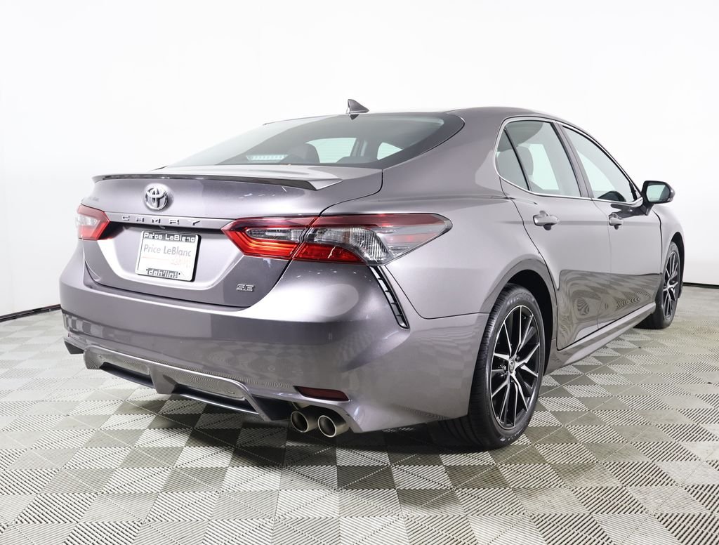 2024 Toyota Camry SE photo 3