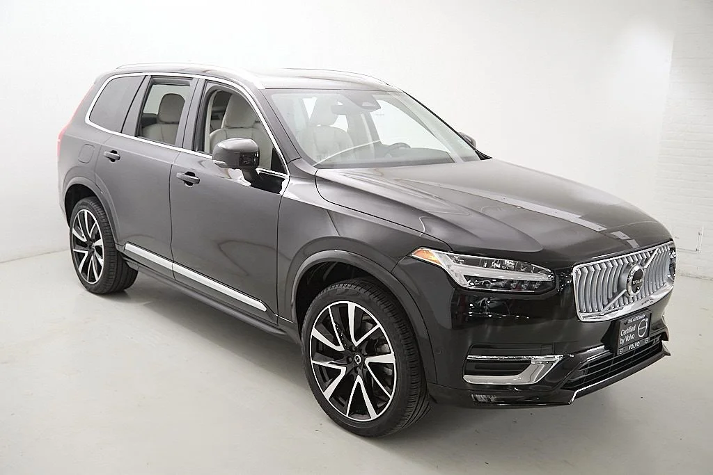 Certified Used 2024 Onyx Black Volvo Plus image 4