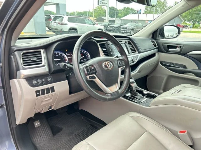 Used 2017 Shoreline Mist Toyota XLE image 31