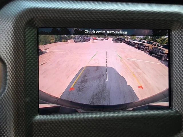 Used 2023  Jeep Sport image 18