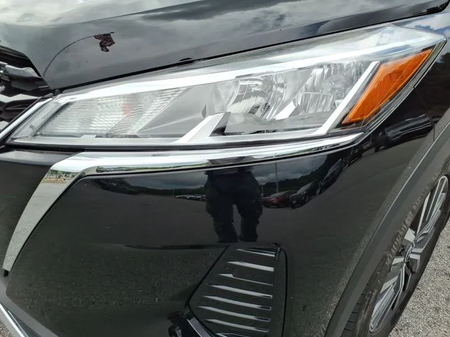Used 2023 Black Nissan SV image 4