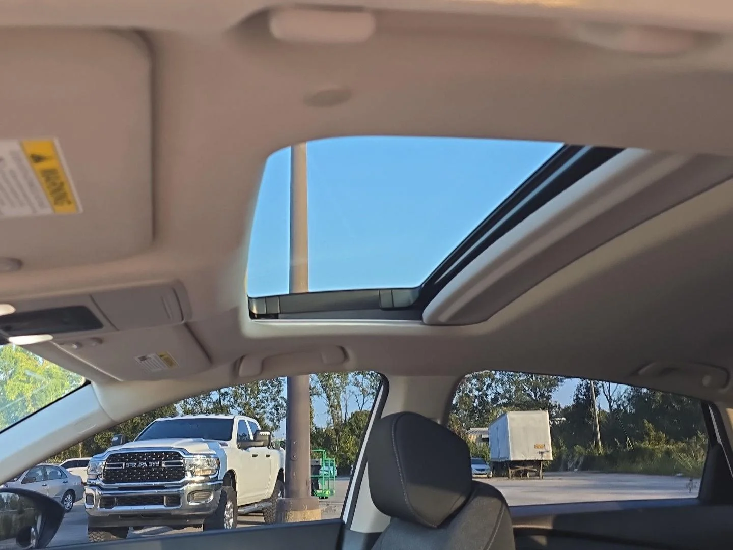 Used 2025 Platinum White Pearl Honda SE image 10