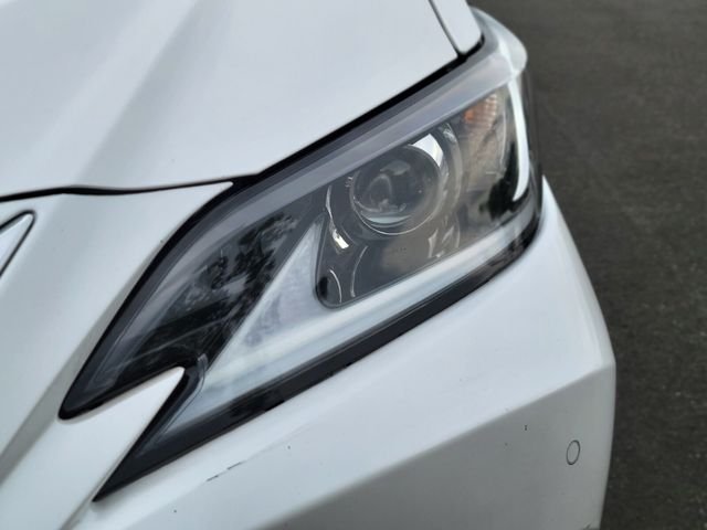 Used 2021 White Lexus 350 image 10