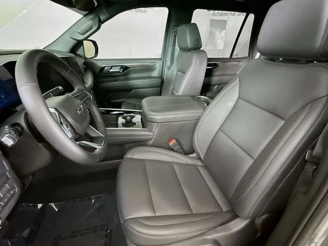 Used 2025 Gray Chevrolet Z71 image 23