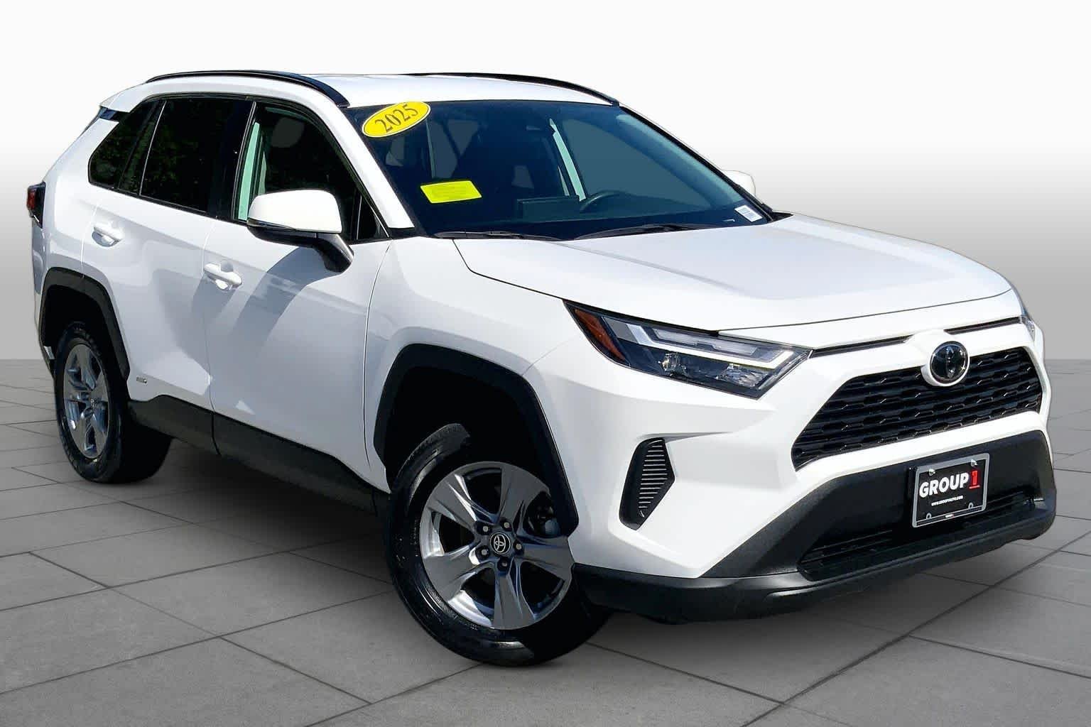 Used 2025 Ice Cap Toyota Hybrid XLE image 3