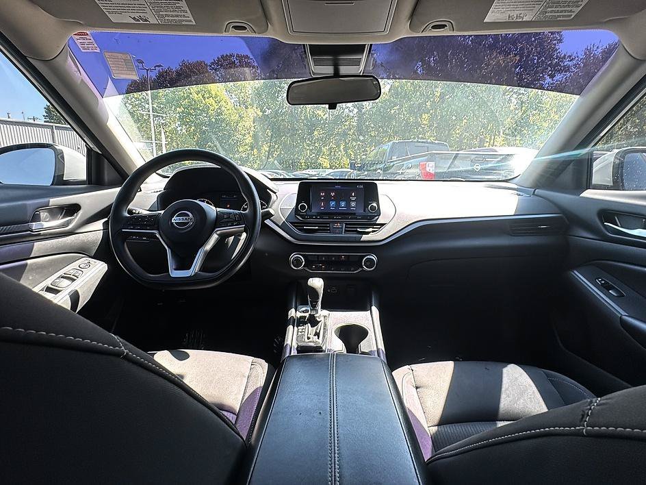 Used 2022 Glacier White Nissan 2.5 S image 36
