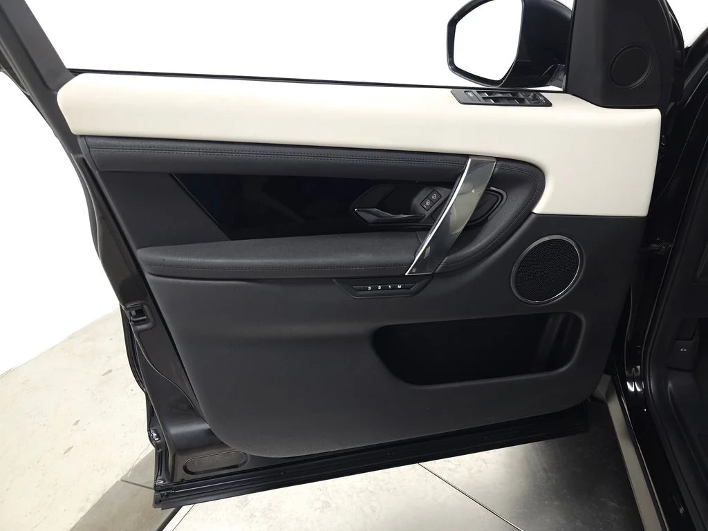 Used 2022 Black Land Rover S image 16