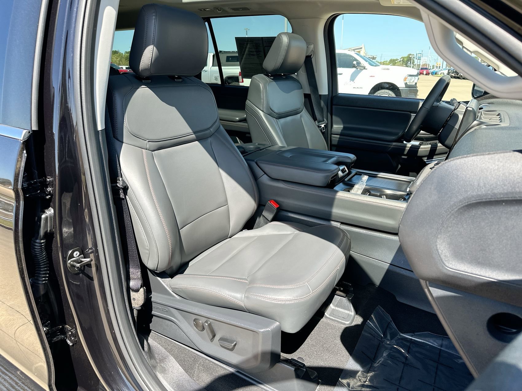 Used 2025 Black Metallic Ford Active image 29