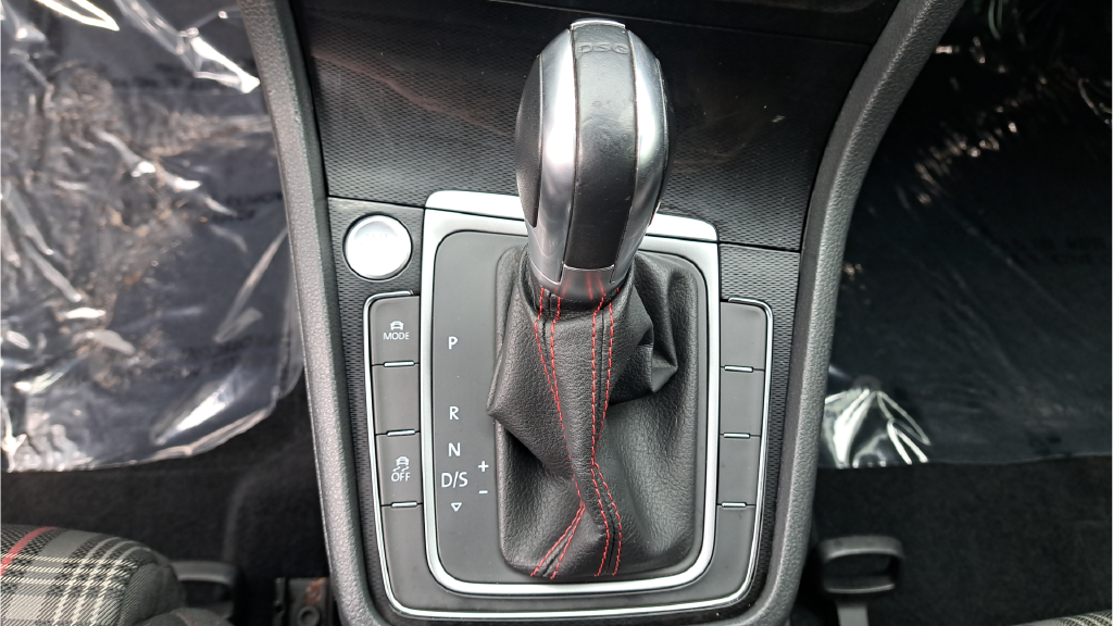 Used 2017  Volkswagen Sport image 30