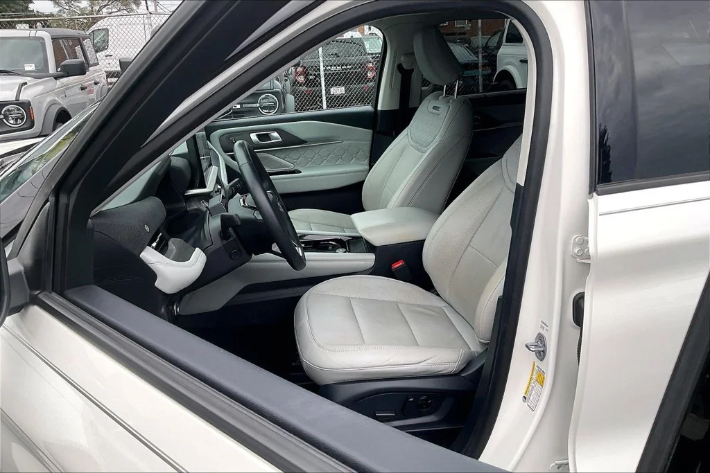 Certified Used 2025 White Metallic Ford Platinum image 24