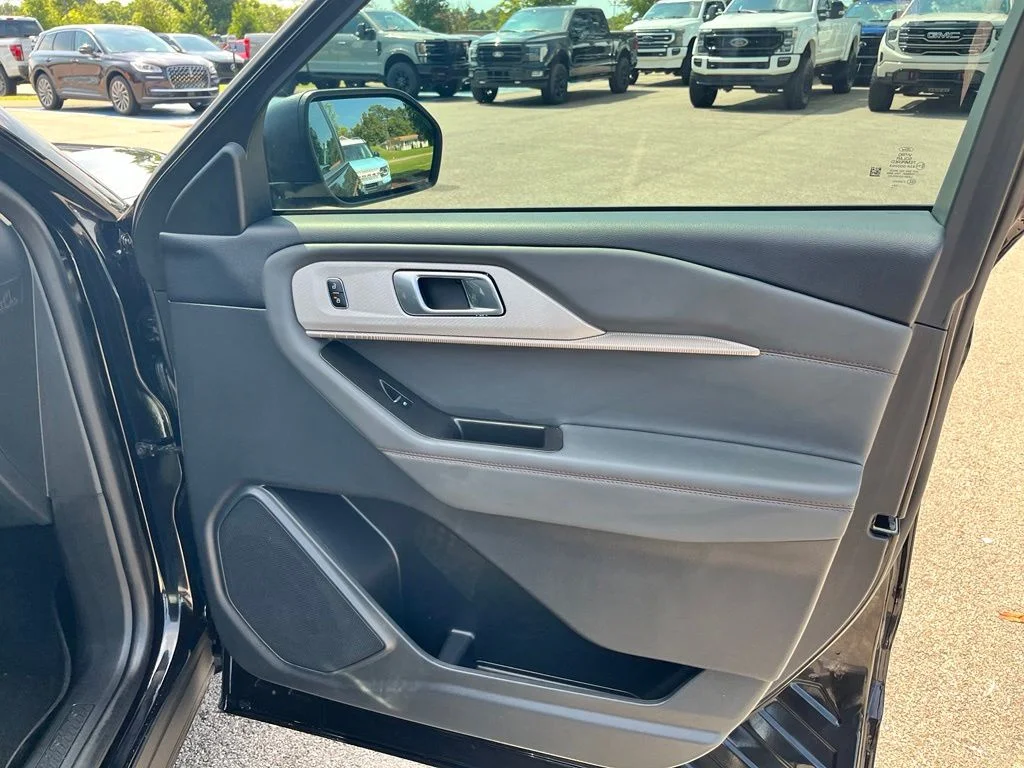 Used 2025 Black Ford Active image 9