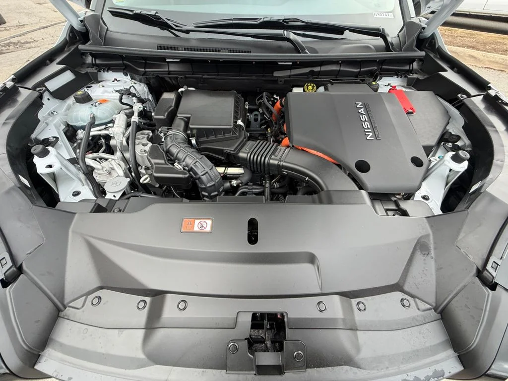 New 2026 White Nissan SL image 20