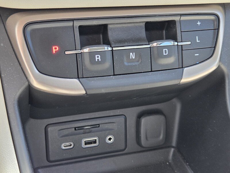 Used 2022 White Frost GMC AWD 4DR DENALI image 28