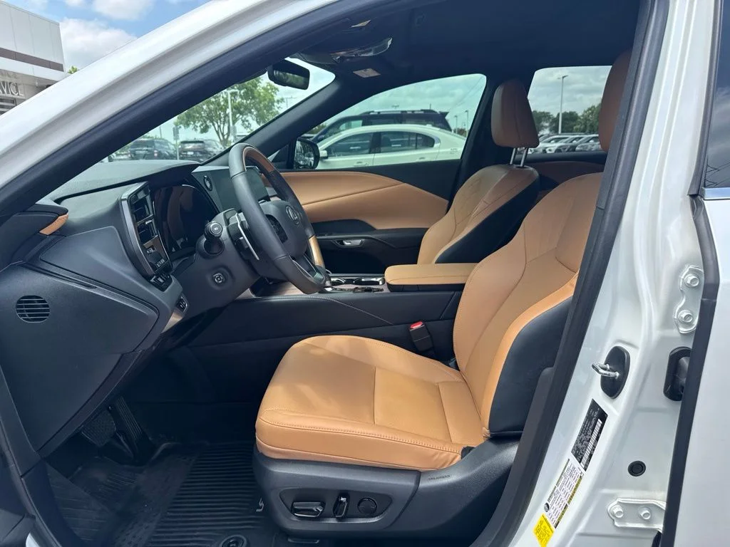 Used 2025 White Lexus 350 Premium image 7