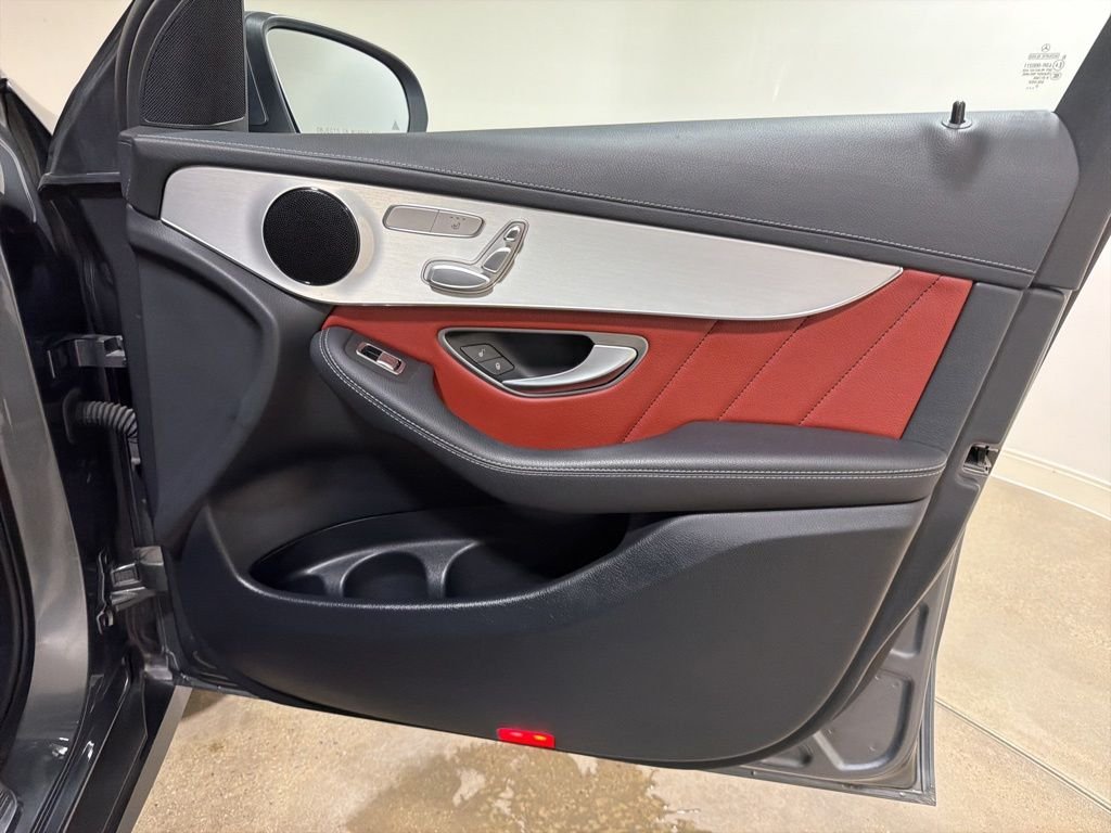 Used 2022  Mercedes-Benz GLC 300 image 23