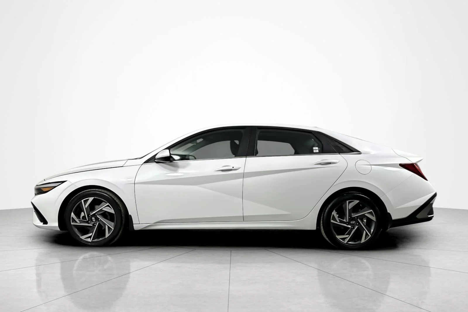 Used 2024 WHITE Hyundai SEL IVT image 2