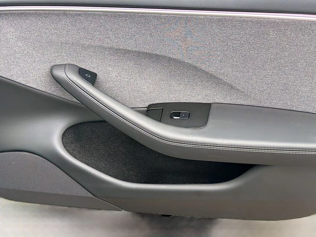 Used 2025 Diamond Black Tesla Long Range image 23