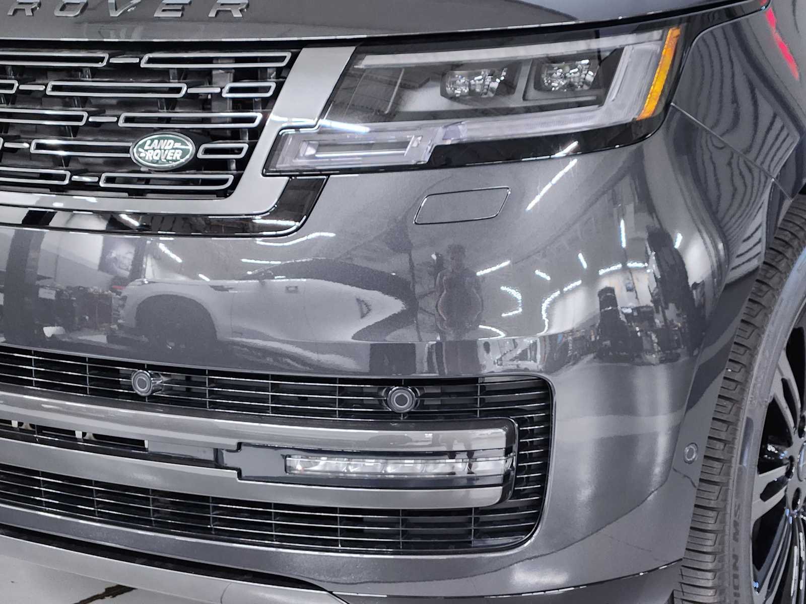 New 2026 Carpathian Grey Premium Metallic Land Rover SE image 12
