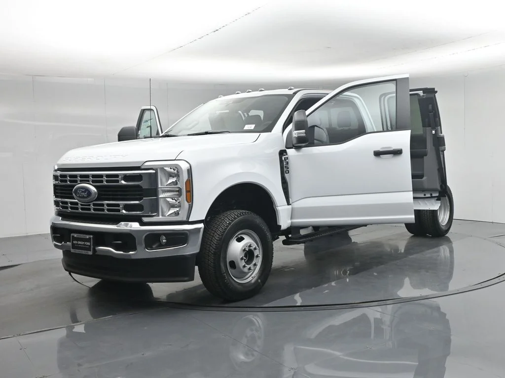 New 2026 Oxford White Ford XL image 26