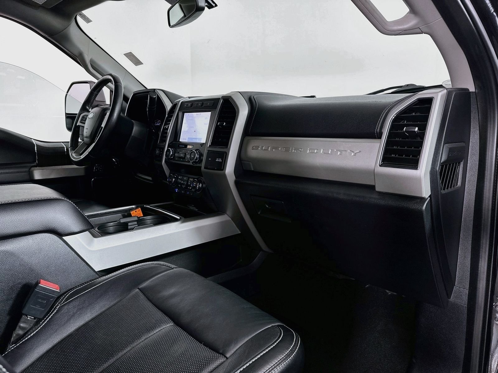 Used 2020 Black Metallic Ford Lariat image 30