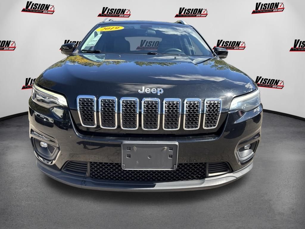 Used 2019 Black Jeep Latitude Plus image 2