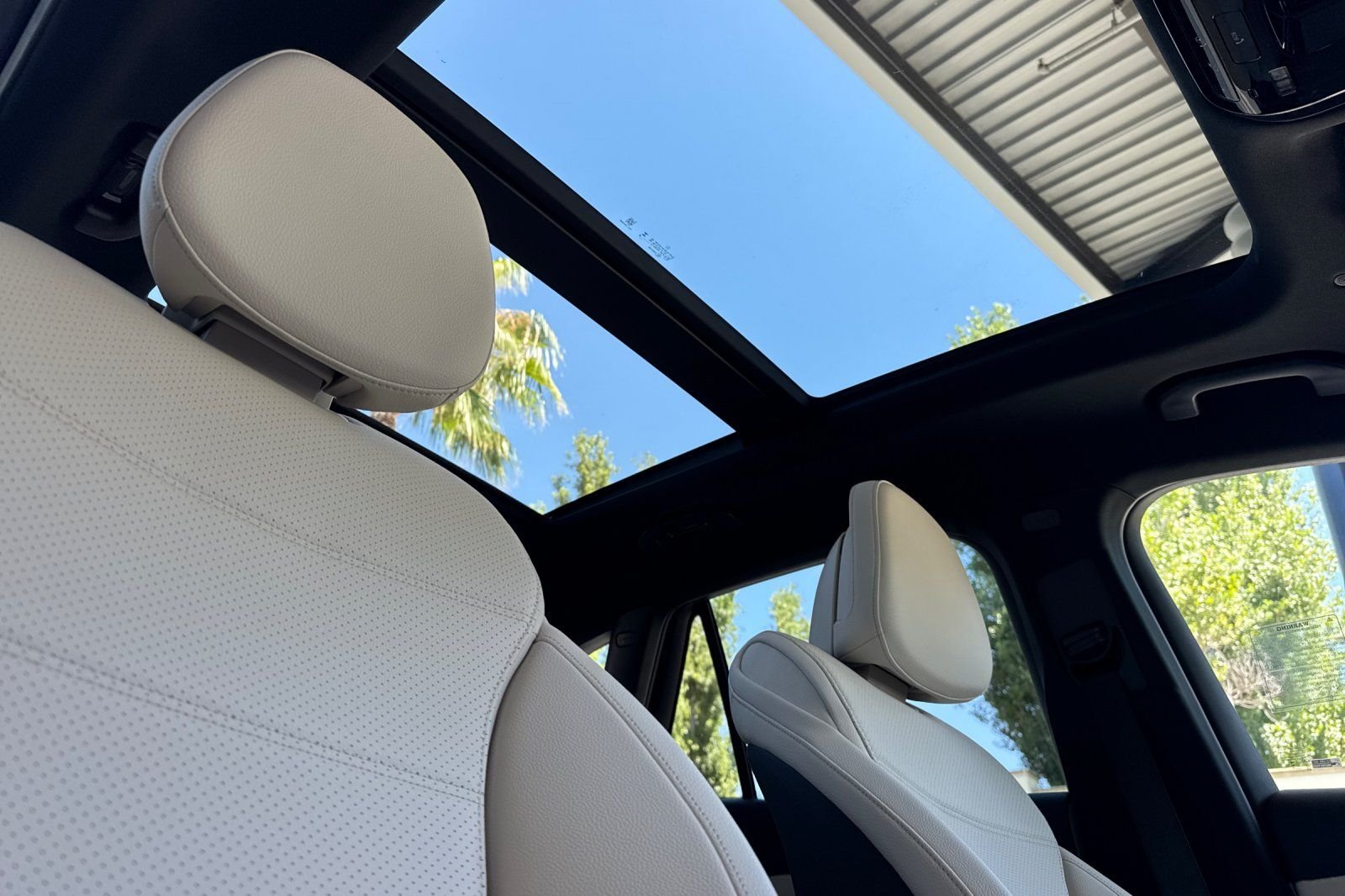 New 2026 Polar White Mercedes-Benz GLC 300 image 33