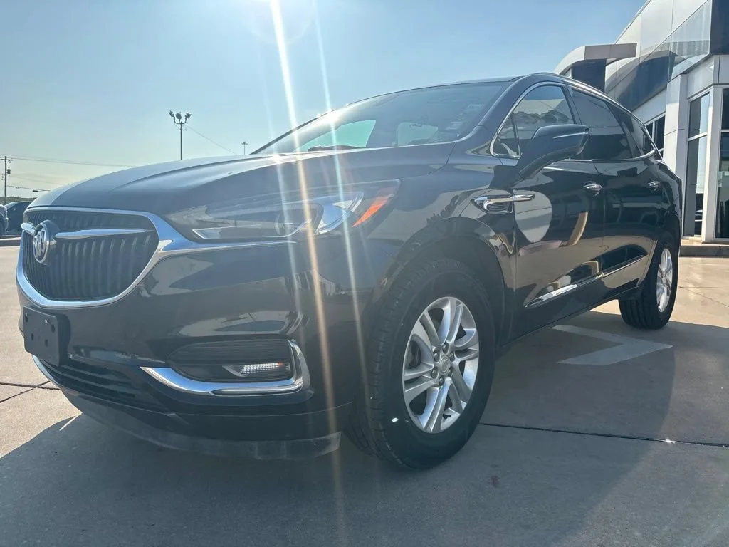 Used 2020 Includes Spectra Gray lower exterior accent color.) Buick Essence image 2