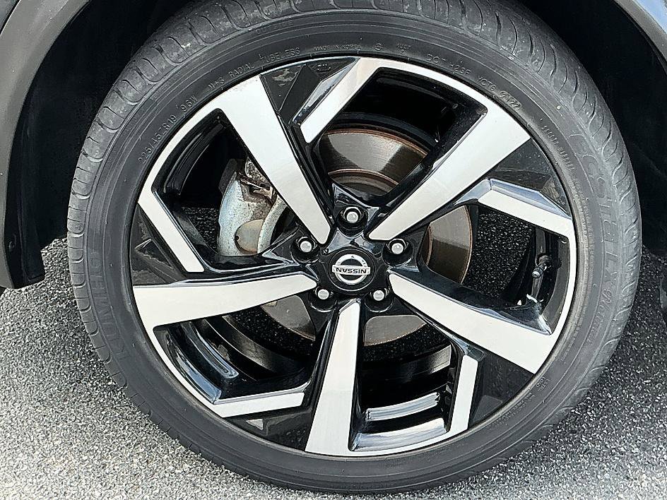 Used 2021 Magnetic Black Pearl Nissan SL image 9