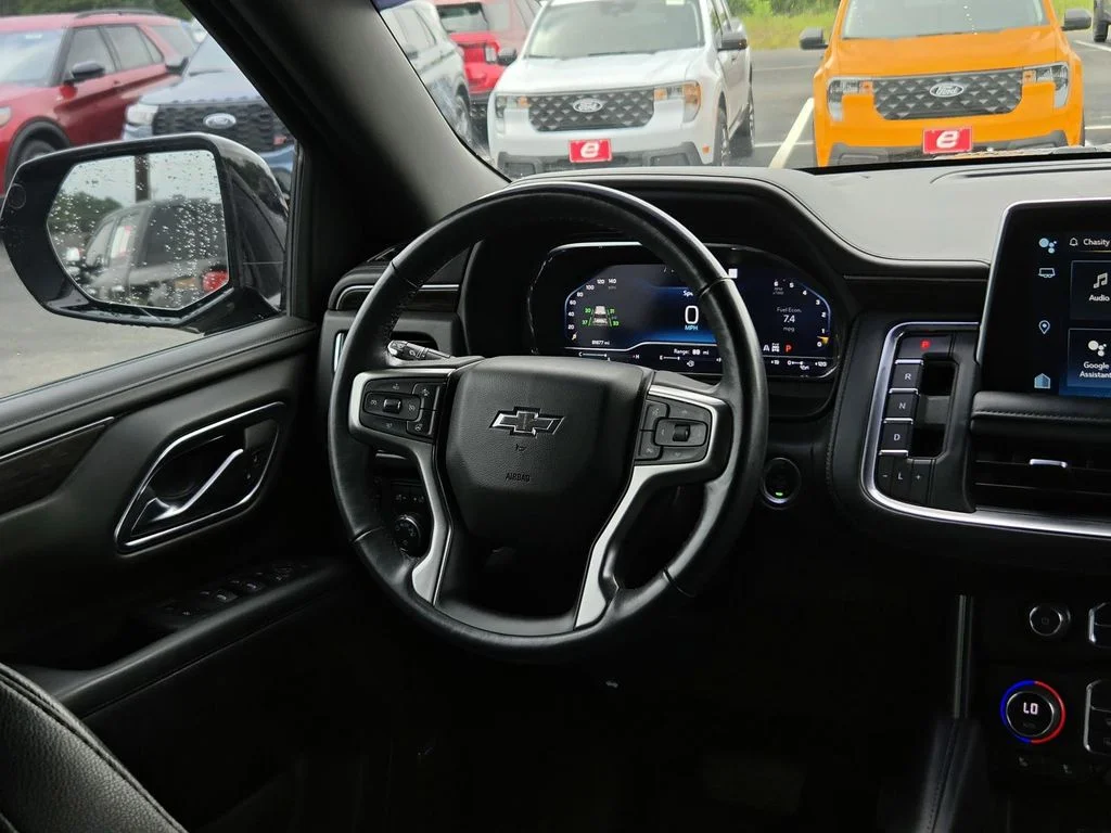 Used 2022 Black Chevrolet Z71 image 18