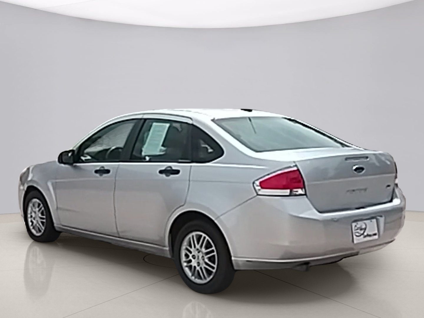 Used 2010 Silver Ford SE image 3