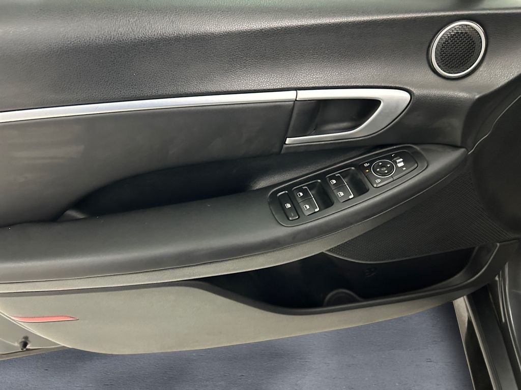 Used 2025 Gray Hyundai SEL image 12
