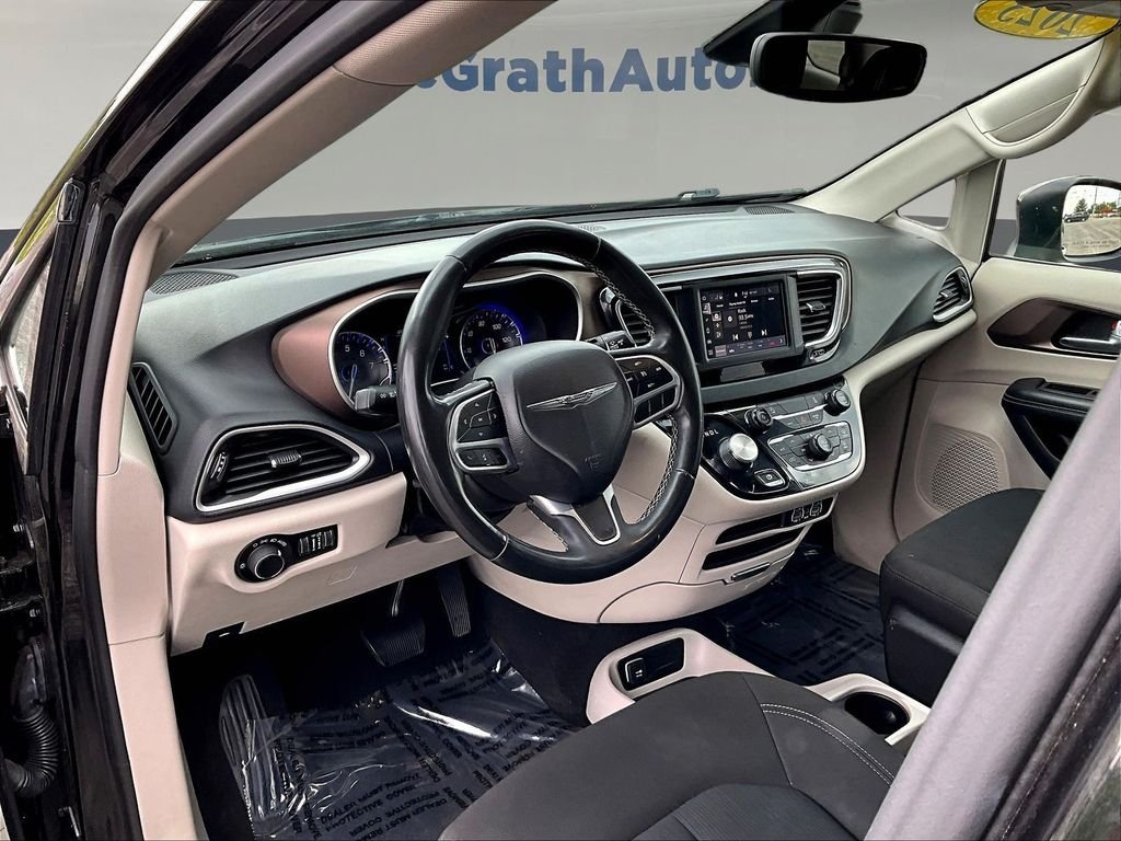 Used 2023 Black Chrysler LX image 18