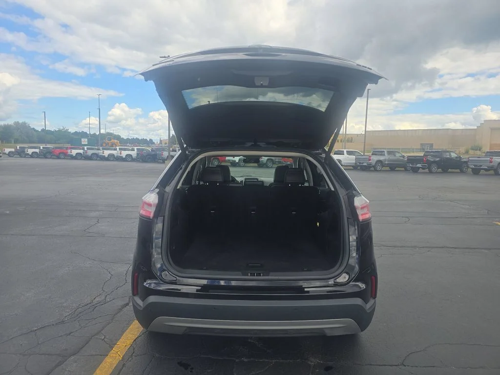 Used 2023 Black Metallic Ford SEL image 22