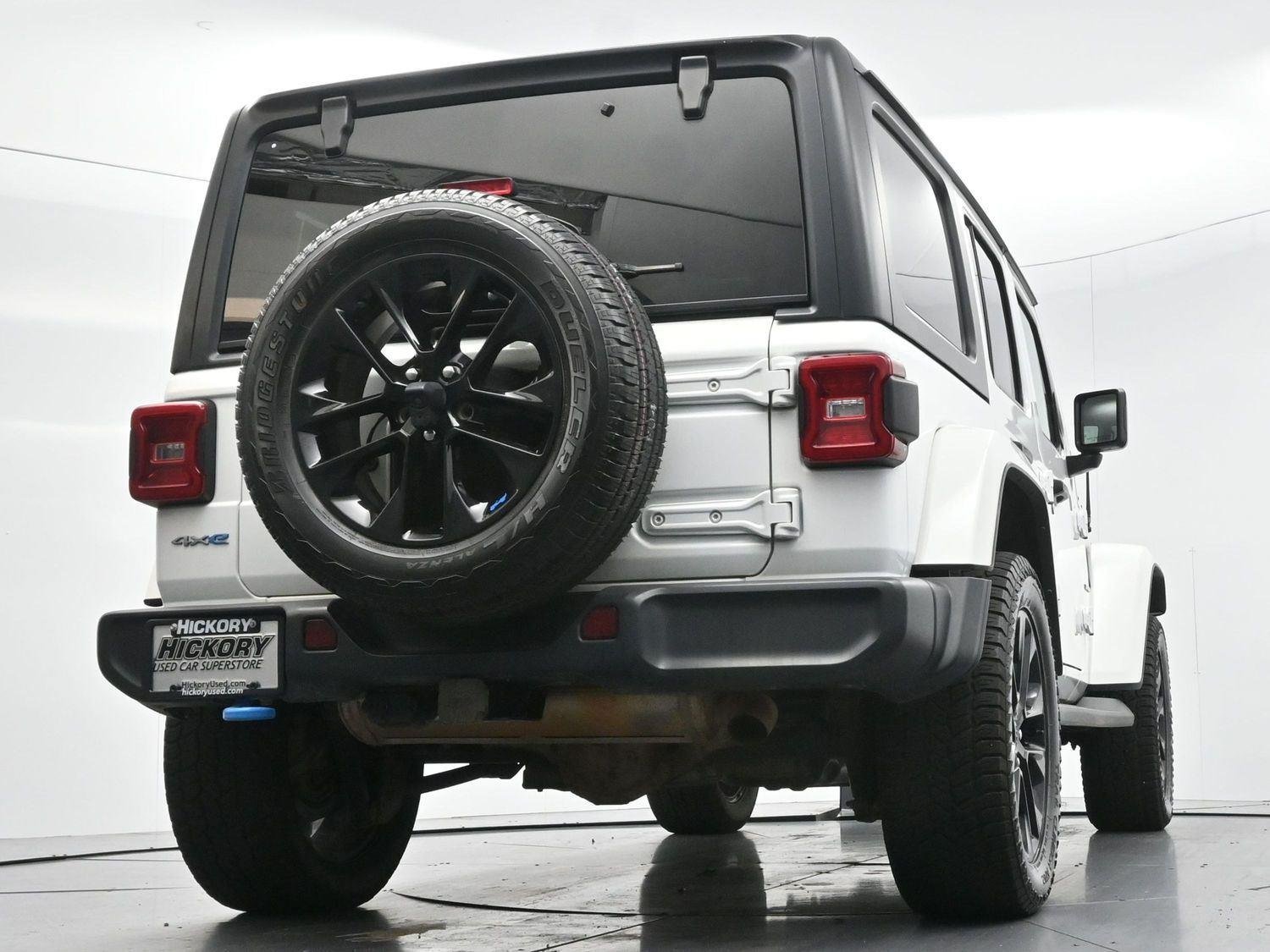 Used 2022 Bright White Clearcoat Jeep Unlimited Sahara image 51