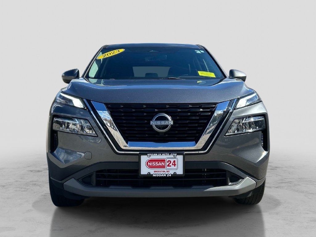Used 2023 Gray Nissan SV image 8
