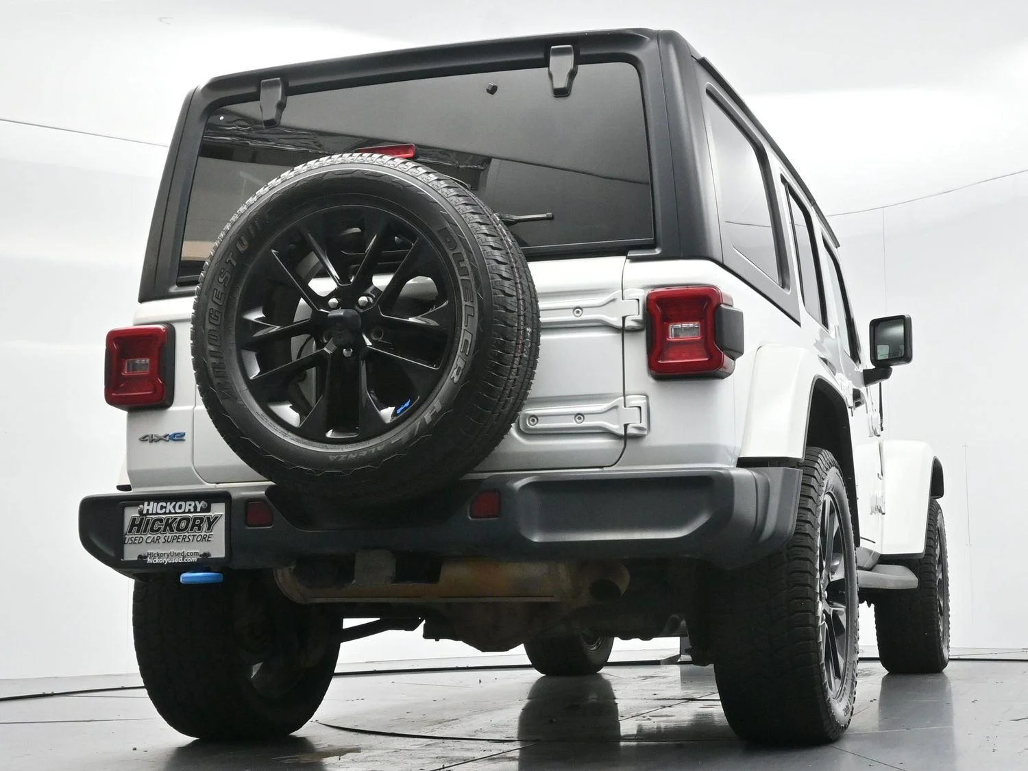 Used 2022 Bright White Clearcoat Jeep Unlimited Sahara image 51