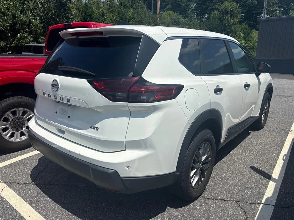 Used 2024 White Nissan S image 9