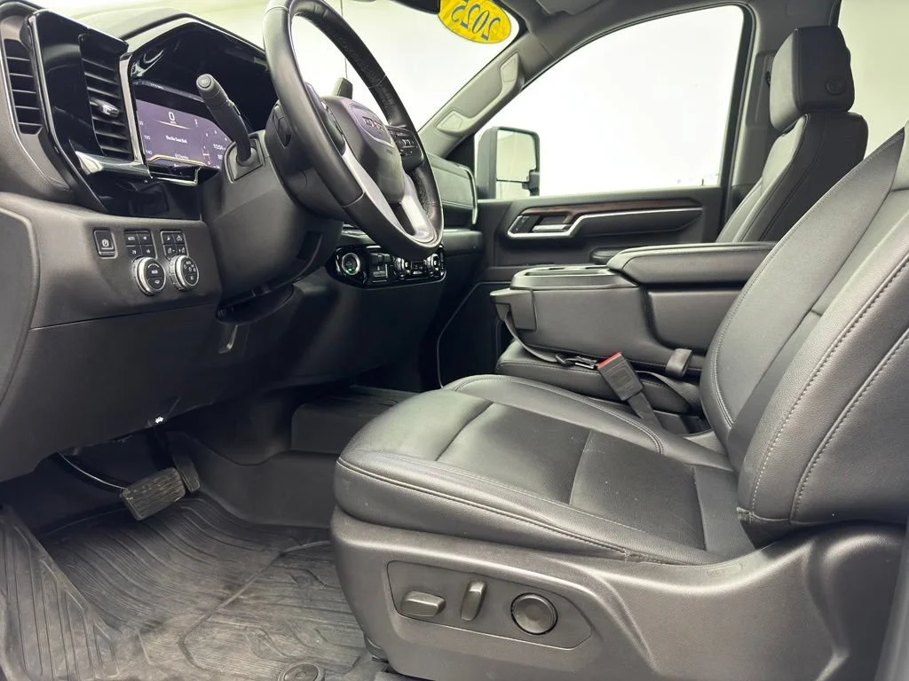 Used 2025 Summit White GMC SLT image 17