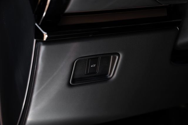 New 2026 Charente Grey Land Rover Dynamic SE image 33